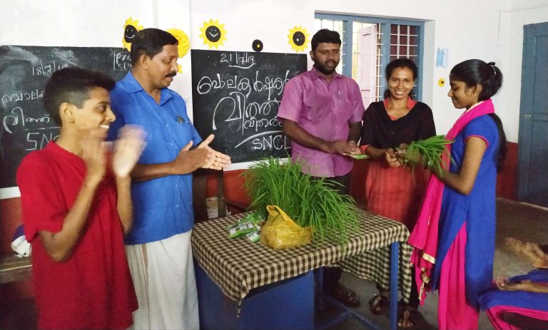 ബാലകർഷകർക്കു വിത്ത് വിതരണം നടത്തി