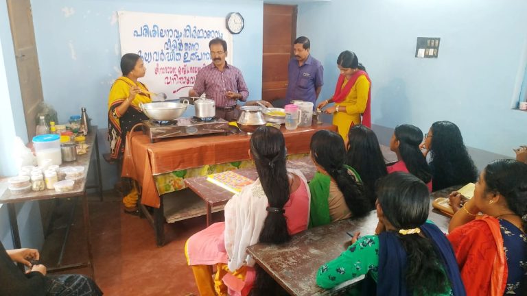വിട്ടില്‍ തന്നെ മുല്യ വര്‍ദ്ധിത ഉത്പന്നങ്ങള്‍ – ഏകദിന പരിശീലനവും നിര്‍മ്മാണവും നടത്തി
