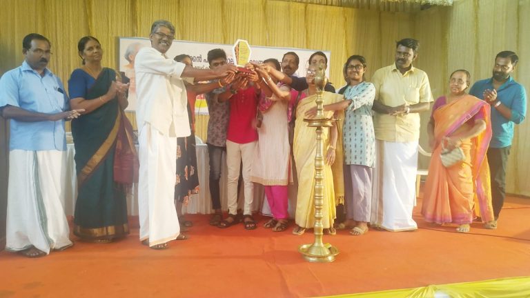 A+ ലൈബ്രറിക്കുള്ള പുരസ്‌കാരം ഏറ്റുവാങ്ങി
